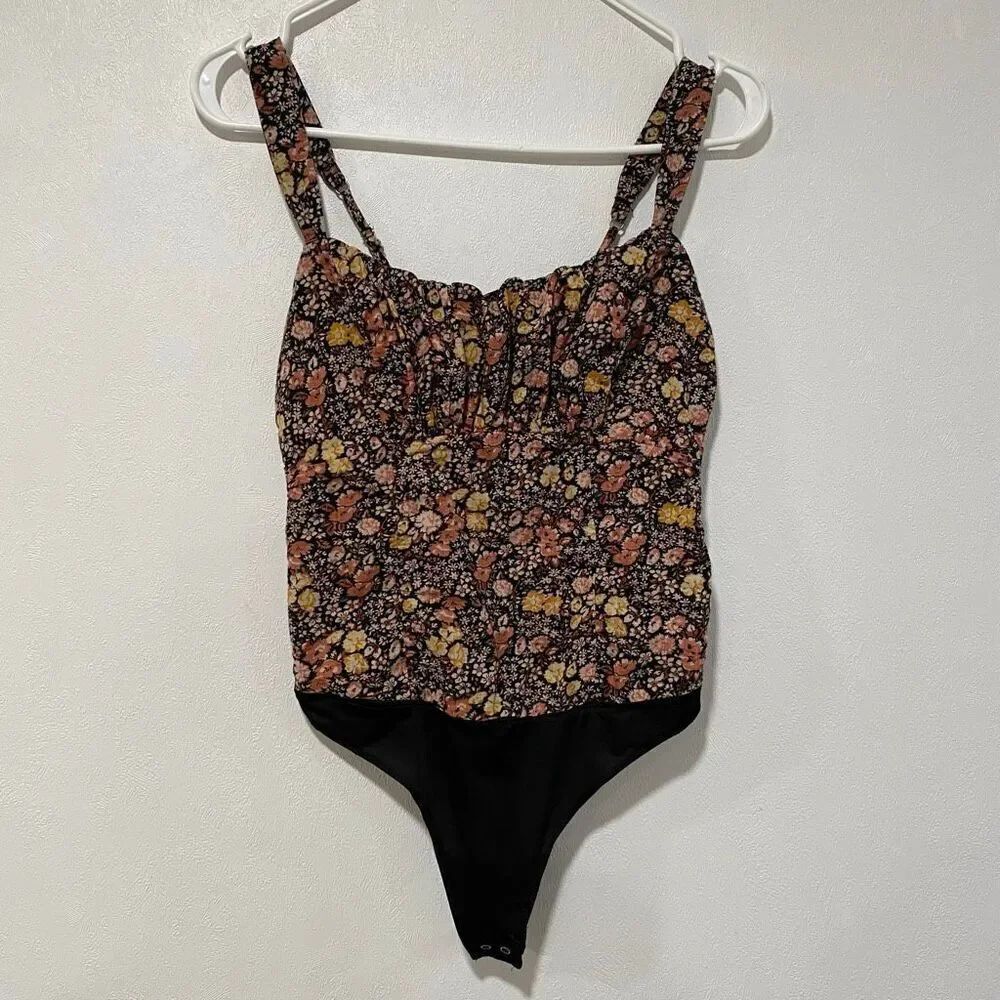 Abercrombie & Fitch Womenโs Floral SmockedโBodysuit Size XS